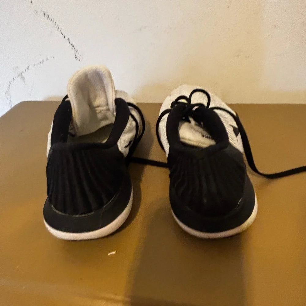 Nike Men's White and Black Athletic Shoes